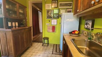 Horno, placa de cocina, lavavajillas, cafetera/tetera