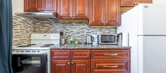 Modern 1BR Getaway, Walk to Niagara Falls