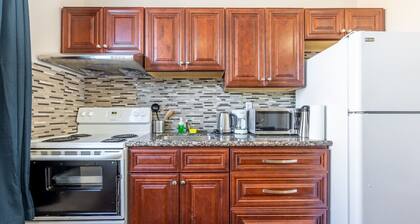 Modern 1BR Getaway, Walk to Niagara Falls