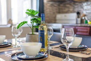 Food and drink - Modern 1BR Getaway, Walk to Niagara Falls (Niagara Falls)