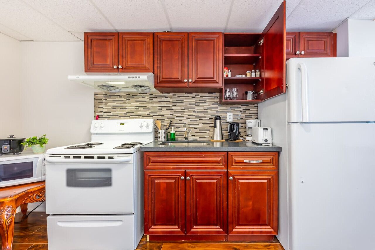 冰箱、微波炉、烤箱、炉灶