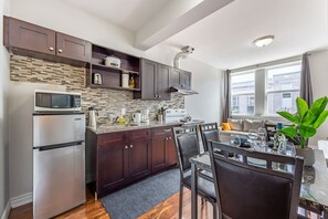 Køleskab, mikrobølgeovn, ovn, kogeplade