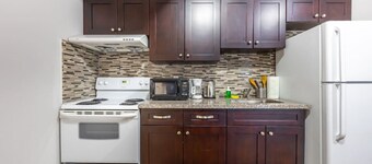 Charming 2BR Retreat Steps From Niagara Falls