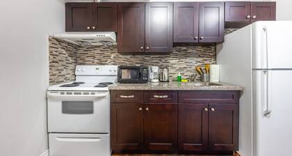 Charming 2BR Retreat Steps From Niagara Falls