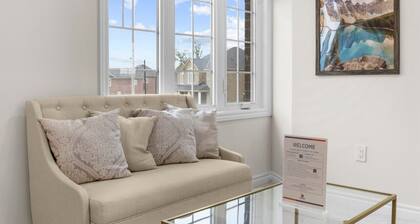 Chic 2BR House, Newly Renovated, Central Spot