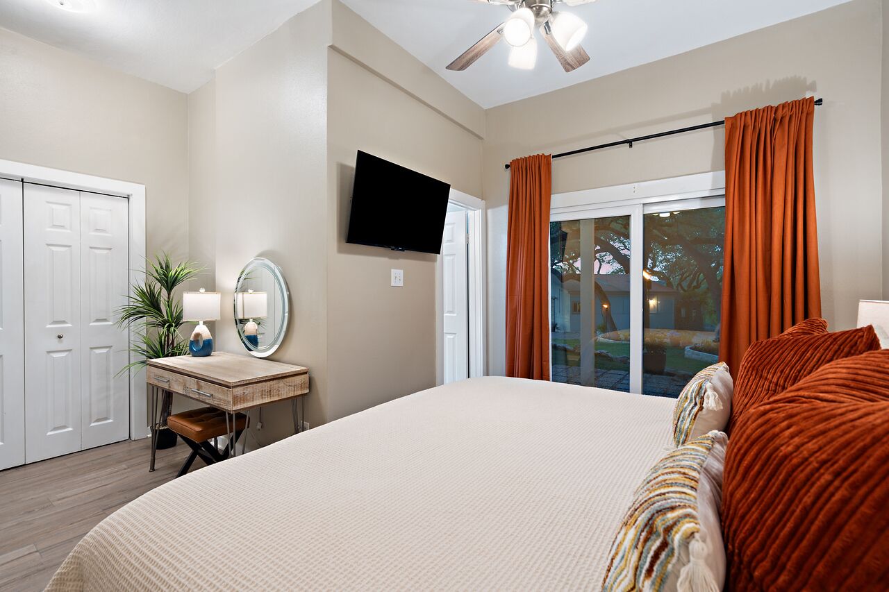 3 Schlafzimmer, Schreibtisch, Bügeleisen/Bügelbrett, Reisekinderbett