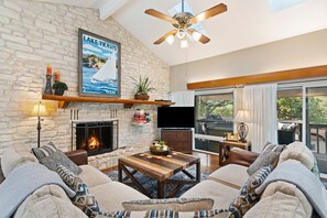 Smart-TV, peis, bordtennis og stereoanlegg