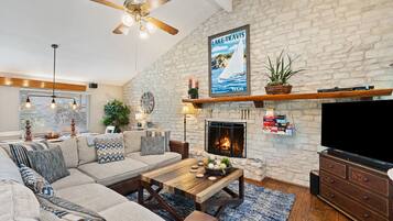 Smart-TV, Kamin, Tischtennisplatte, Stereoanlage