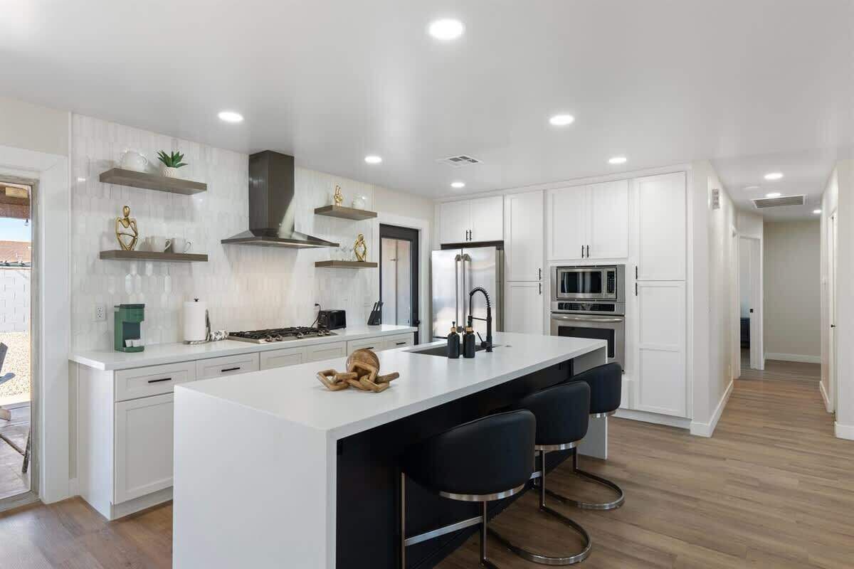 冰箱、微波炉、烤箱、炉灶