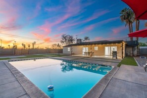 Pool - Downtown Phoenix Pool Pickleball Mini Putt Home AZ (Phoenix)