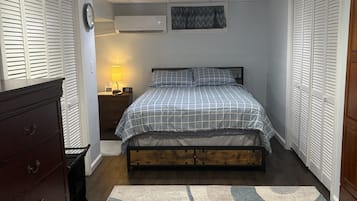 1 habitación, tabla de planchar con plancha, wifi gratis y ropa de cama
