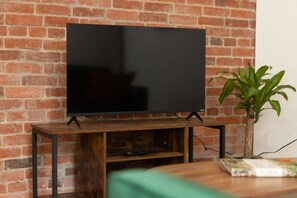 Interior - Spacious 2BR Apt / Quiet area / Minutes from stadiums, museums, parks & more! (Pittsburgh)