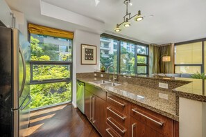 Fridge, microwave, oven, stovetop - Newly Furnished East Village condo in DT San Diego w/Skybox & fitness center (San Diego)