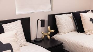 4 bedrooms, desk, iron/ironing board, travel crib