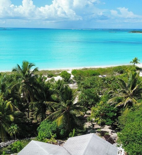 NEW 2 bdrm Sunrise Villa on 1+ acre tropical garden directly on Hoopers Beach