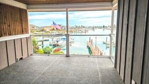Interior - Waterfront luxury retreat in Sandy point - Private dock - Steps from the beach (Ferndale)