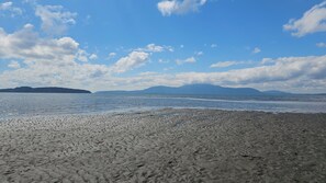 Sun-loungers - Waterfront luxury retreat in Sandy point - Private dock - Steps from the beach (Ferndale)