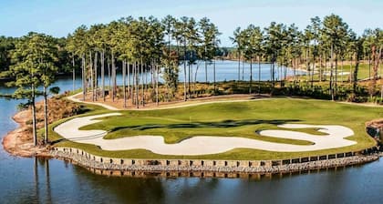 Beautiful Lakefront home with Pool in Savannah Lakes Village on Lake Thurmond.