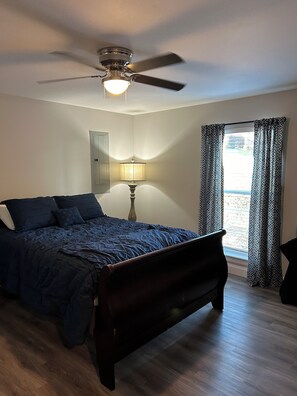 3 chambres, fer et planche à repasser, Wi-Fi, draps fournis