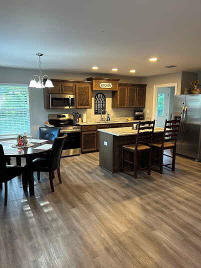 Water view 3-bedroom house on Toledo Bend Lake Zwolle LA with WiFi, AC, BBQ Pit
