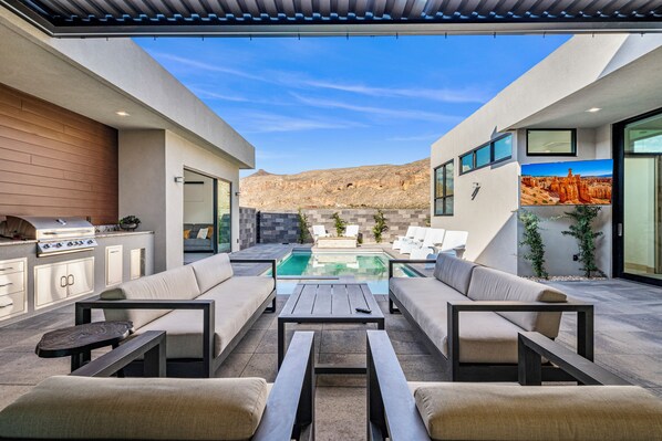 屋外ダイニングエリア