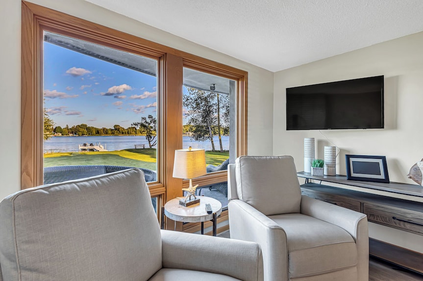 Lakeside Haven - New Deck, Pier & Guest House - 比利時