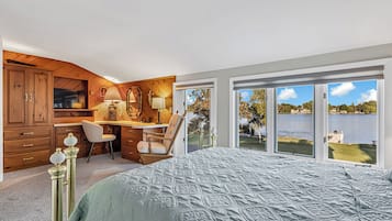 5 bedrooms, desk, iron/ironing board, travel cot