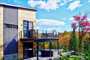 Exterior - NEW! Chalet Aurora | 5 Bedrooms | Hot tub | Outdoor Pool / Tremblant Living (La Conception)