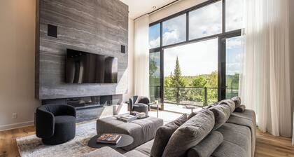 NEW! Chalet Aurora | 5 Bedrooms | Hot tub | Outdoor Pool / Tremblant Living