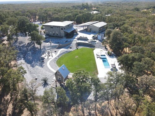 Secluded Luxury at Oak Hollow Estate – Perfect for Groups of Up to 20