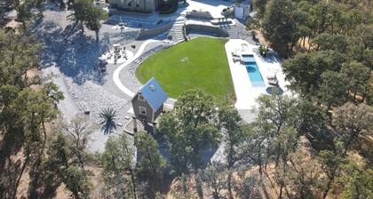 Secluded Luxury at Oak Hollow Estate – Perfect for Groups of Up to 20