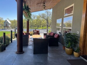 Terrace/patio - Secluded Luxury at Oak Hollow Estate – Perfect for Groups of Up to 20 (Cottonwood)