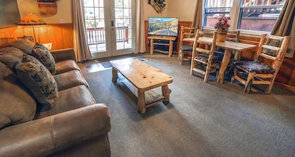 Townhome with Hot Tub, Easy Walk to Estes #3382