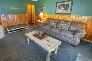 TV - Walk to Downtown from Spacious Home with Hot Tub #3383 (Estes Park)