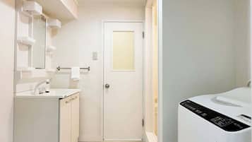 Apartment, 3 Bedrooms, Non Smoking, Kitchen | Laundry
