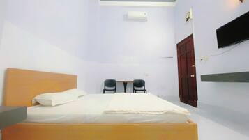 Basic Double Room | Memory foam beds, desk, laptop workspace, free WiFi