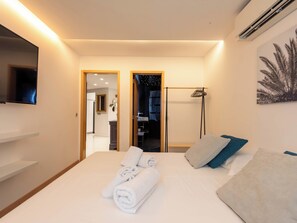 2 bedrooms, iron/ironing board, WiFi, bed sheets