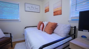 3 slaapkamers, een strijkplank/strijkijzer, wifi, beddengoed