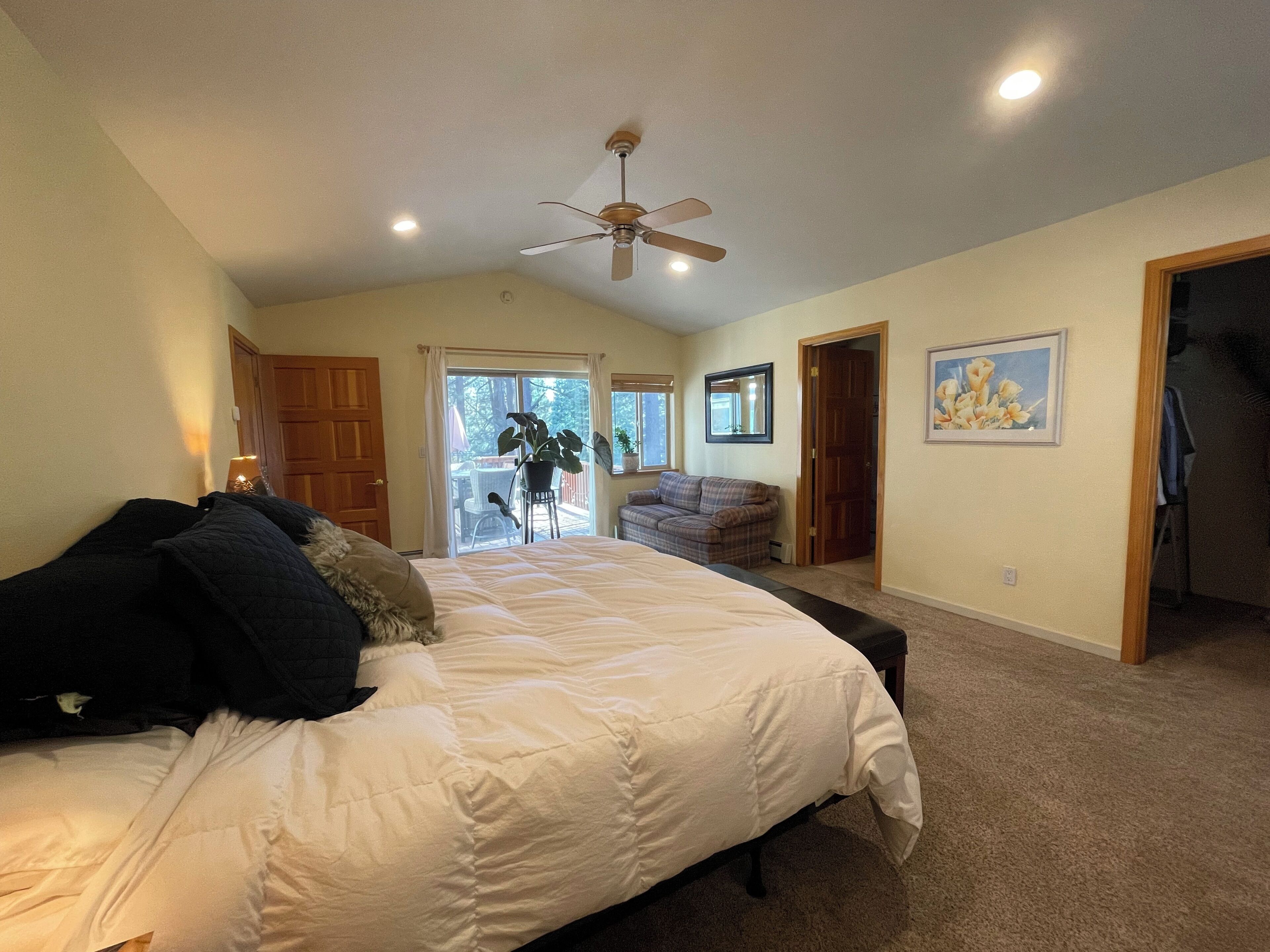 5 bedrooms, iron/ironing board, WiFi, bed sheets