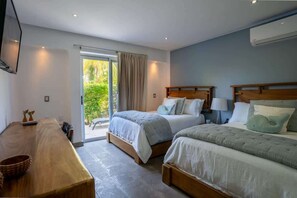 4 chambres, fer et planche à repasser, lit de bébé portatif