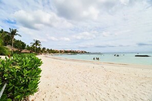 Una playa cerca