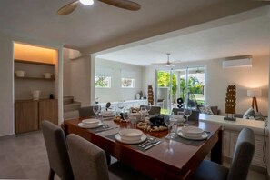 Dining - Casa Bugambilias | 3BR | Pool & Great Location (Cancún)