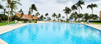 BeachFront Appt with Amazing Pool in Puerto Aventuras