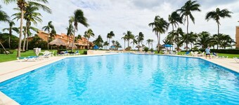 BeachFront Appt w/Amazing Pool in Puerto Aventuras