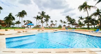 BeachFront Appt with Amazing Pool in Puerto Aventuras