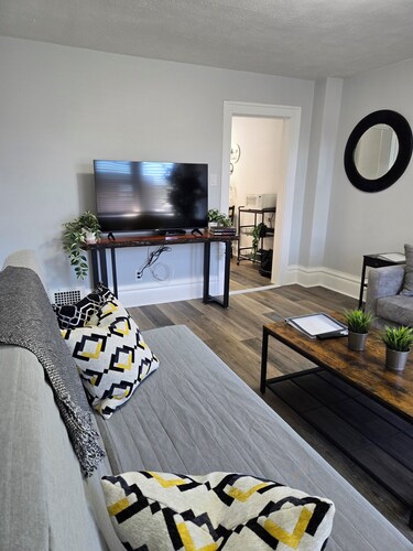 Stylish Modern Gem in Downtown