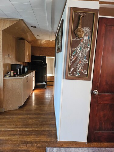 Charming 1-bedroom and bathroom in a house in delightful Lynn with WiFi, AC.