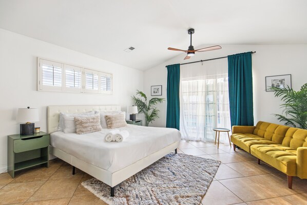 3 bedrooms, desk, iron/ironing board, free WiFi