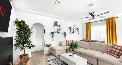 Luxury 5BR Retreat | Pool, Spa & Near Universal