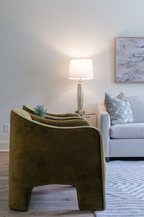 TV - Fabulous Flat in Trussville! (Trussville)